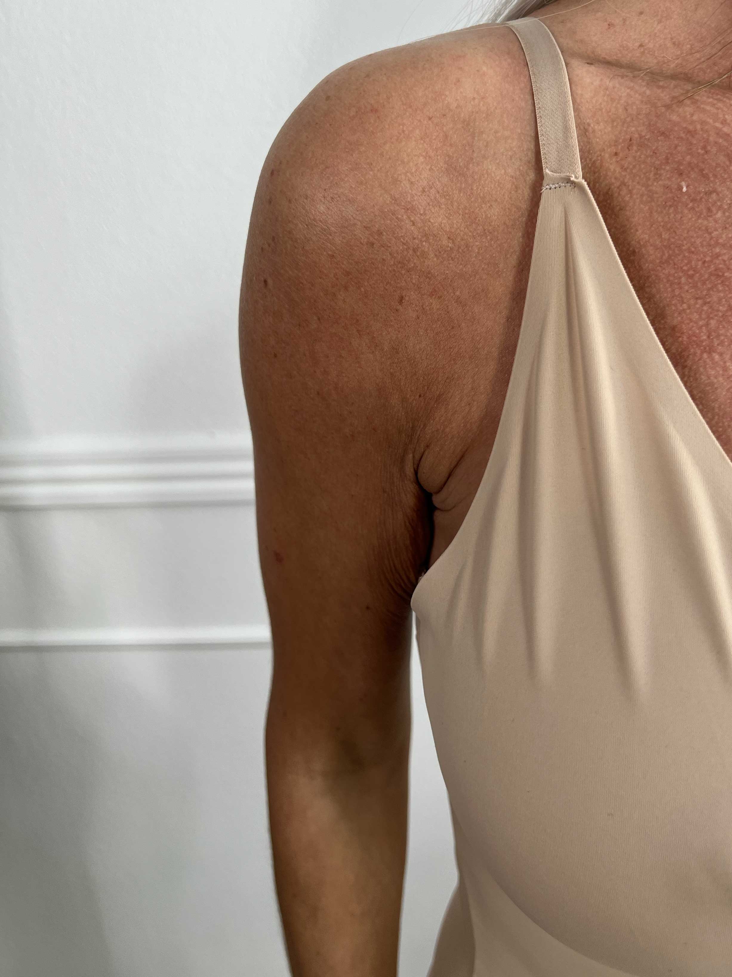 Shaping Dress - Elastisk underkjole med justerbare stropper